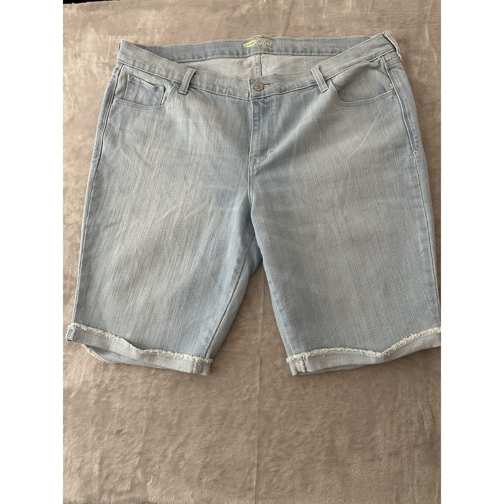 Old Navy‎ The Flirt Bermuda Denim Shorts Women's Size 18 Light Wash